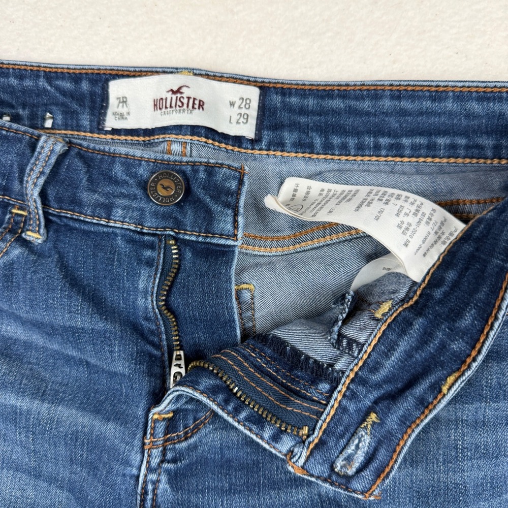Hollister Womens Medium Wash Raw Hem Denim Bermuda Shorts Size 7R W28 L29 - Picture 5 of 7